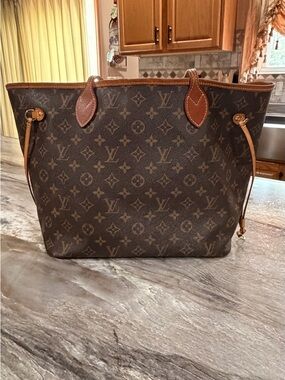 Louis Vuitton Neverfull Mongram MM w/COA